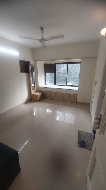 Room in 2 BHK Apartment at Shiv Shakti Tower 28, Malad East – for Rent