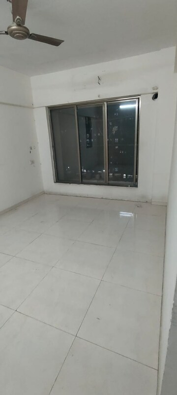 Room in 2 BHK Apartment at Raj Paradise B Wing CHS Ltd, Andheri East – for Rent
