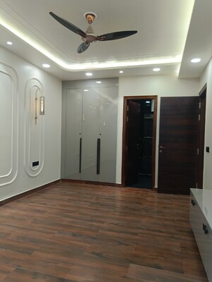 Building Lobby in 4 BHK Builder Floor at Uppal Southend, Sector 49 – for Sale