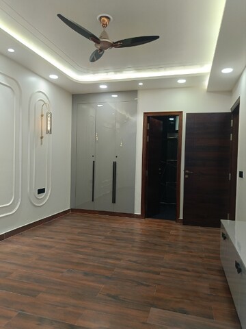 Building Lobby in 4 BHK Builder Floor at Uppal Southend, Sector 49 – for Sale