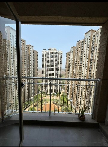 2 BHK Apartment For Rent in Lodha Splendora, Ghodbunder Road