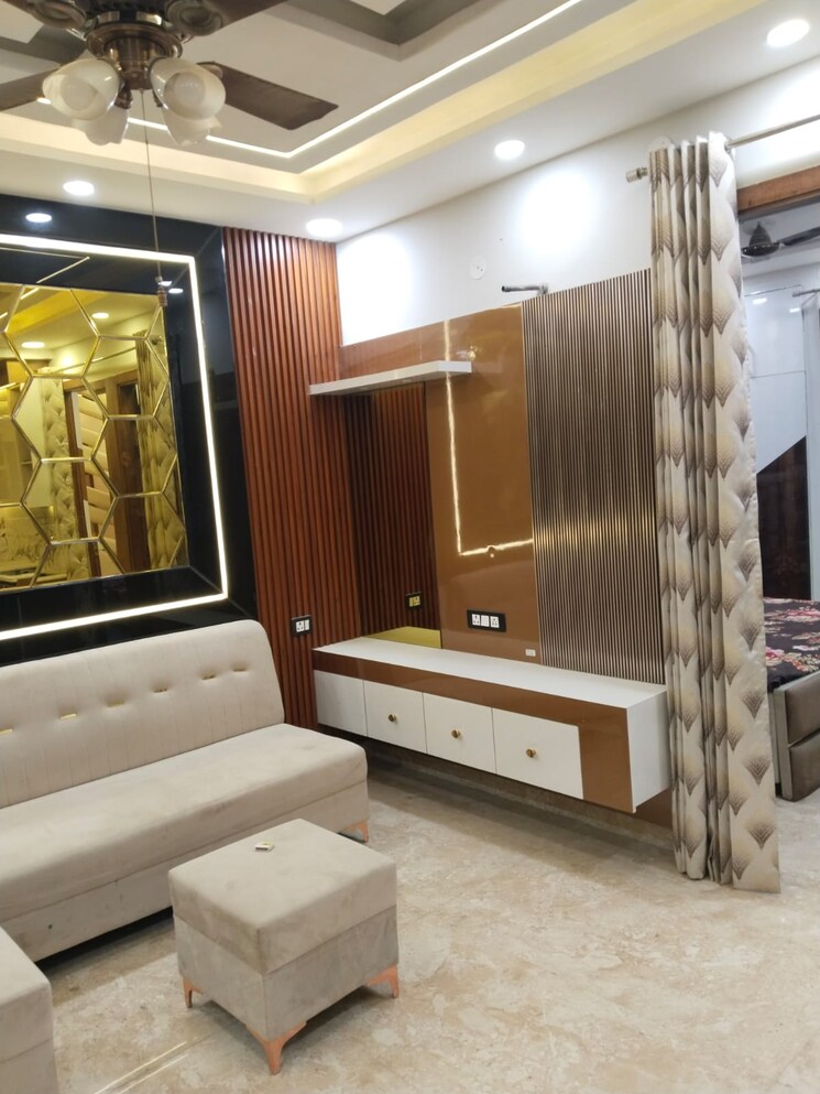 Living Room, chanakya place 4 Bedroom 1080 Sq.Ft. Builder Floor In Chanakya Place Delhi 8439576