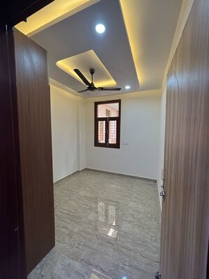 Room in 4 BHK Builder Floor at Chanakya Place – for Sale