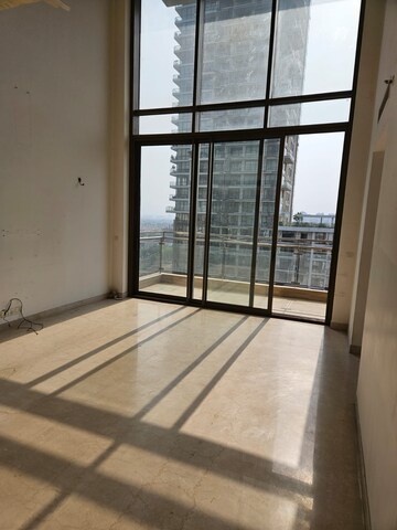 Room in 3.5 BHK Apartment at M3M Golf Estate, Sector 65 – for Rent