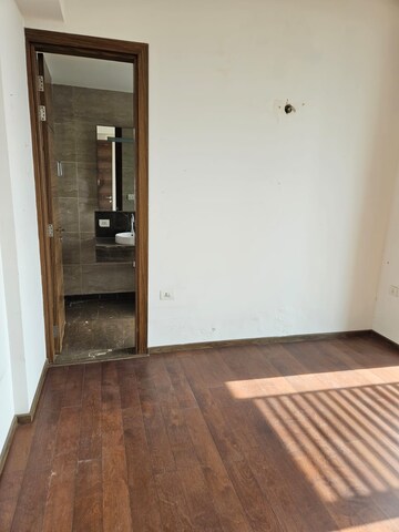 Room in 3.5 BHK Apartment at M3M Golf Estate, Sector 65 – for Rent