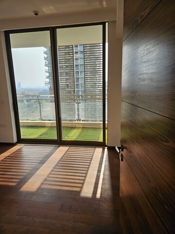 Room in 3.5 BHK Apartment at M3M Golf Estate, Sector 65 – for Rent
