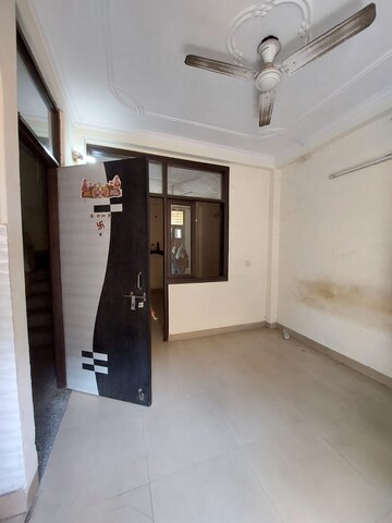 Room in 1 BHK Apartment at Aadharshila Apartment, Sarita Vihar – for Rent