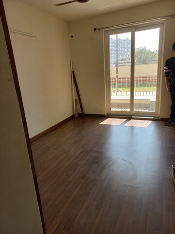 Room in 2 BHK Apartment at BPTP Discovery Park, Sector 80 – for Rent