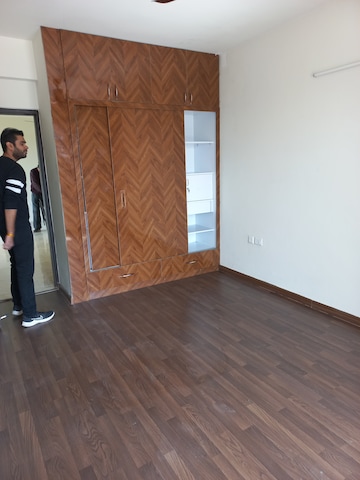 Furnished Amenities in 2 BHK Apartment at BPTP Discovery Park, Sector 80 – for Rent