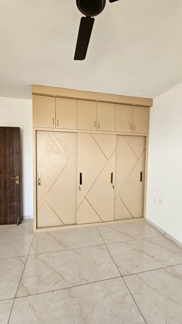 Room in 3 BHK Apartment at Rishita Manhattan, Gomti Nagar – for Rent