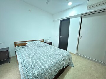 Room in 2 BHK Apartment at Hiranandani Atlantis, Powai – for Rent