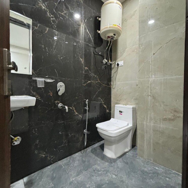 Bathroom, risland-sky-mansion 3 Bedroom 150 Sq.Yd. Builder Floor In Chattarpur Delhi 8439709