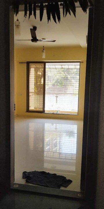 Room in 1 BHK Apartment at Sejal Park Society, Dahisar East – for Rent