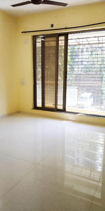 Room in 1 BHK Apartment at Sejal Park Society, Dahisar East – for Rent