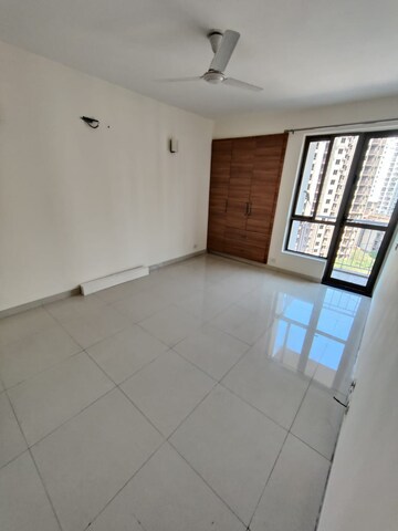 2 BHK Apartment For Rent in Unitech The Residences Gurgaon, Sector 33