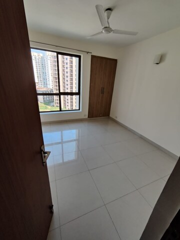 Room in 2 BHK Apartment at Unitech The Residences Gurgaon, Sector 33 – for Rent
