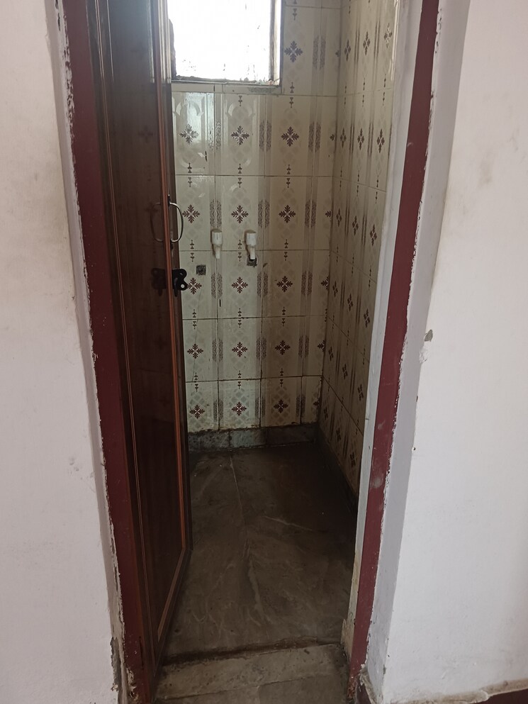 Bathroom, rwa-pocket-r-dilshad-garden 2 Bedroom 650 Sq.Ft. Apartment In Dilshad Garden Delhi 8440071