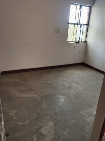 Room in 2 BHK Apartment at RWA Pocket R Dilshad Garden, Dilshad Garden – for Rent