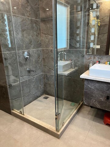 Bathroom in 4 BHK Apartment at DLF Summit Plaza, Sector 54 – for Rent