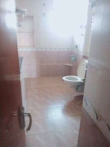 Bathroom in 3 BHK Apartment at Parsvnath Green Ville, Sector 48 – for Rent