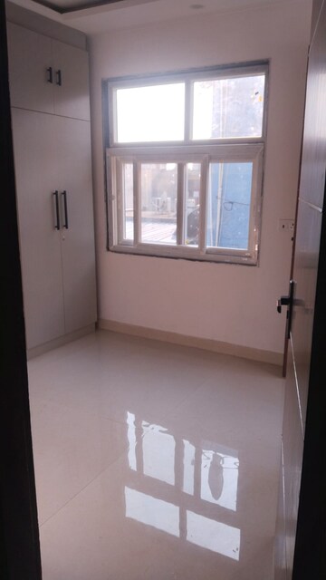 Room in 1 BHK Builder Floor at Govindpuri – for Rent