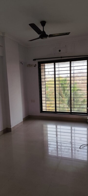 Room in 2 BHK Apartment at Silver Sunshine Apartment, Khar West – for Rent