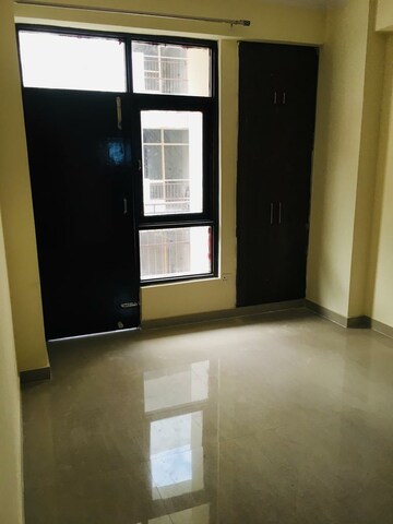 Room in 2 BHK Apartment at Grah Avas Green View Heights, Raj Nagar Extension – for Rent