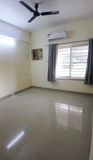 Room in 2 BHK Apartment at Kumar Palmgrove, Kondhwa – for Rent