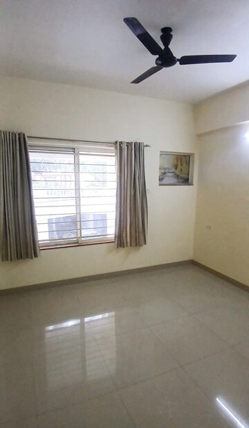 Room in 2 BHK Apartment at Kumar Palmgrove, Kondhwa – for Rent