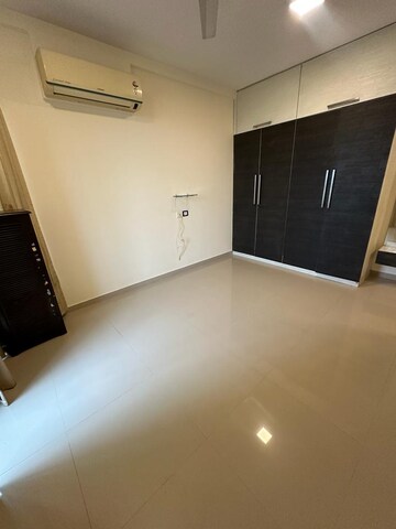 2.5 BHK Apartment For Sale in Oberoi Realty Splendor, Andheri East