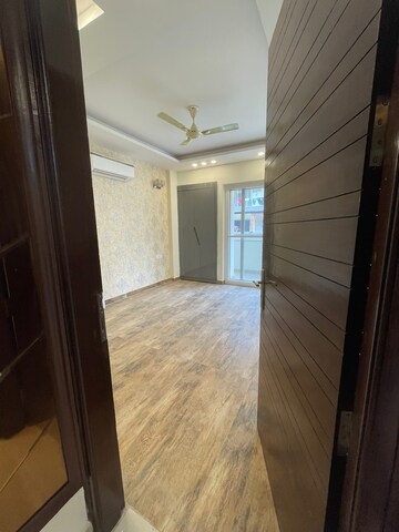 Room in 4 BHK Apartment at Aradhya Homes, Sector 67a – for Rent
