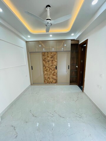 Room in 3 BHK Builder Floor at Sushant Lok ii – for Sale
