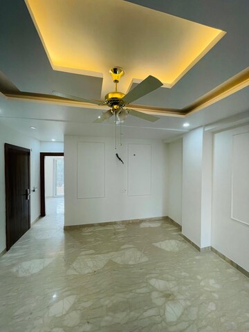 Room in 3 BHK Builder Floor at Sushant Lok ii – for Sale