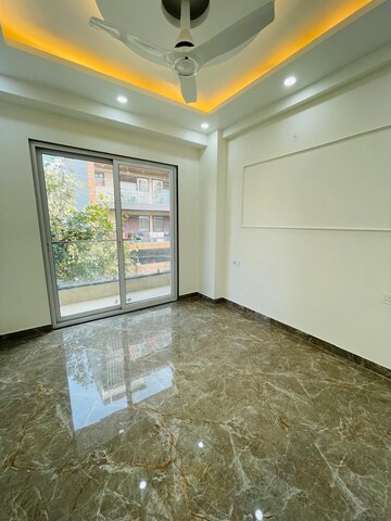 Room in 3 BHK Builder Floor at Sushant Lok ii – for Sale
