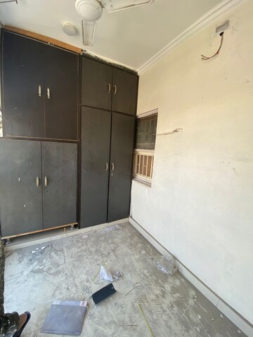 Room in 3 BHK Apartment at Paschim Vihar – for Rent