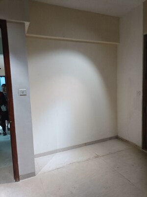 Room in 3 BHK Apartment at RNA Grande, Kandivali West – for Sale