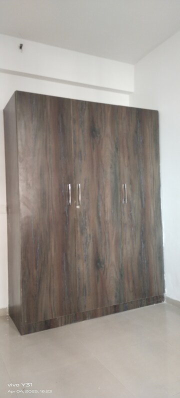 Furnished Amenities in 2.5 BHK Apartment at Mahagun Mywoods, Sector 16c Greater Noida – for Rent