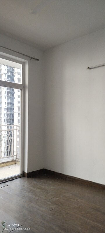 Room in 2.5 BHK Apartment at Mahagun Mywoods, Sector 16c Greater Noida – for Rent