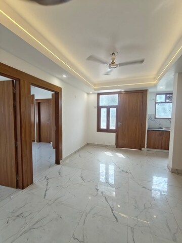 Room in 2 BHK Builder Floor at Paryavaran Complex – for Rent