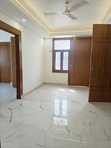 Room in 2 BHK Builder Floor at Paryavaran Complex – for Rent