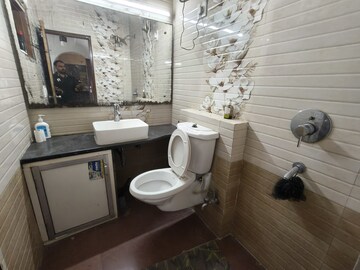 Bathroom in 1 BHK Apartment at Huda Staff Colony, Sector 46 – for Rent