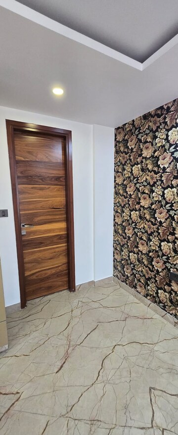 Room in 2 BHK Builder Floor at Rajouri Garden – for Rent