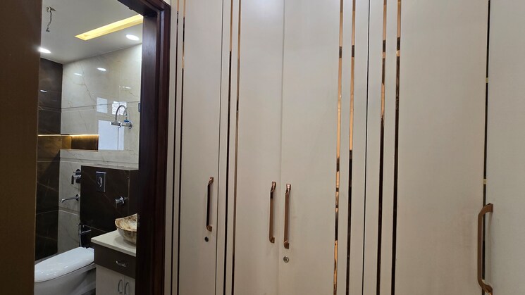 Attached Bathroom, rajouri garden 3 Bedroom 200 Sq.Yd. Builder Floor In Rajouri Garden Delhi 8441588