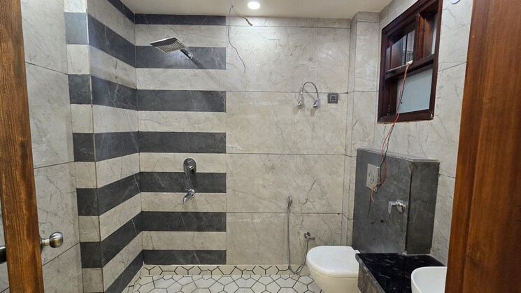 Bathroom, rajouri garden 3 Bedroom 200 Sq.Yd. Builder Floor In Rajouri Garden Delhi 8441588