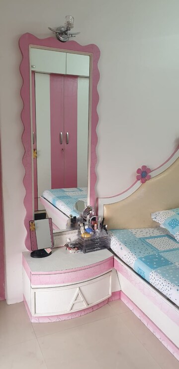 Furnished Amenities in 2 BHK Apartment at Andheri West – for Rent