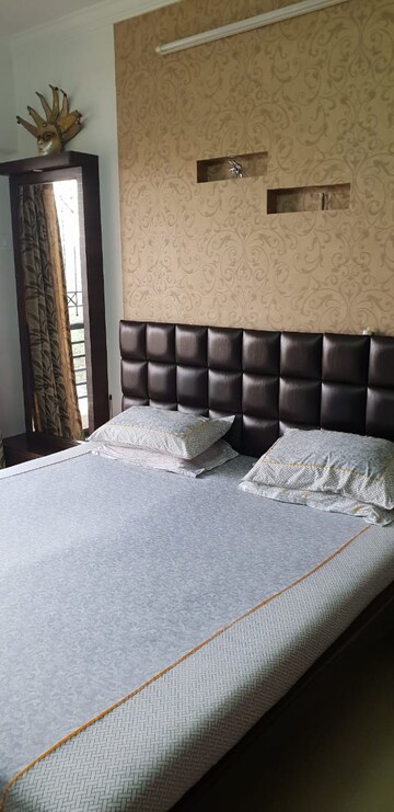 Bedroom in 2 BHK Apartment at Andheri West – for Rent