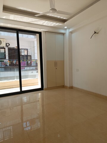 Room in 3 BHK Builder Floor at Chattarpur – for Rent