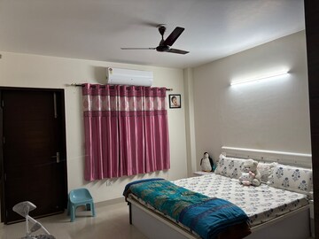Bedroom in 3 BHK Builder Floor at Sector 46 – for Rent