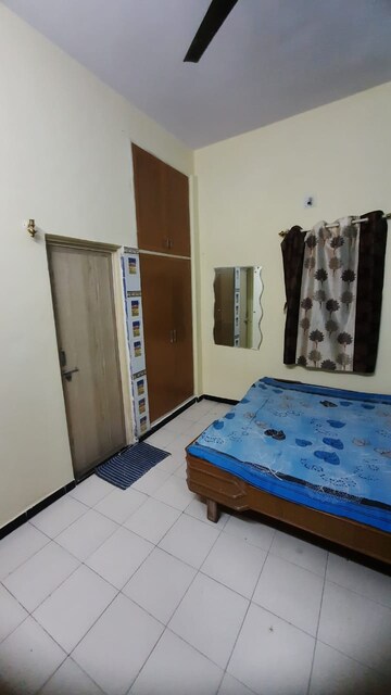 Bedroom in 2 BHK Apartment at Satellite – for Rent