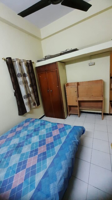 Bedroom in 2 BHK Apartment at Satellite – for Rent